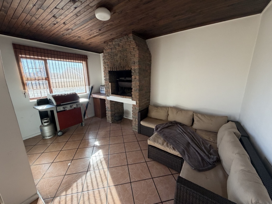 3 Bedroom Property for Sale in Heiderand Western Cape